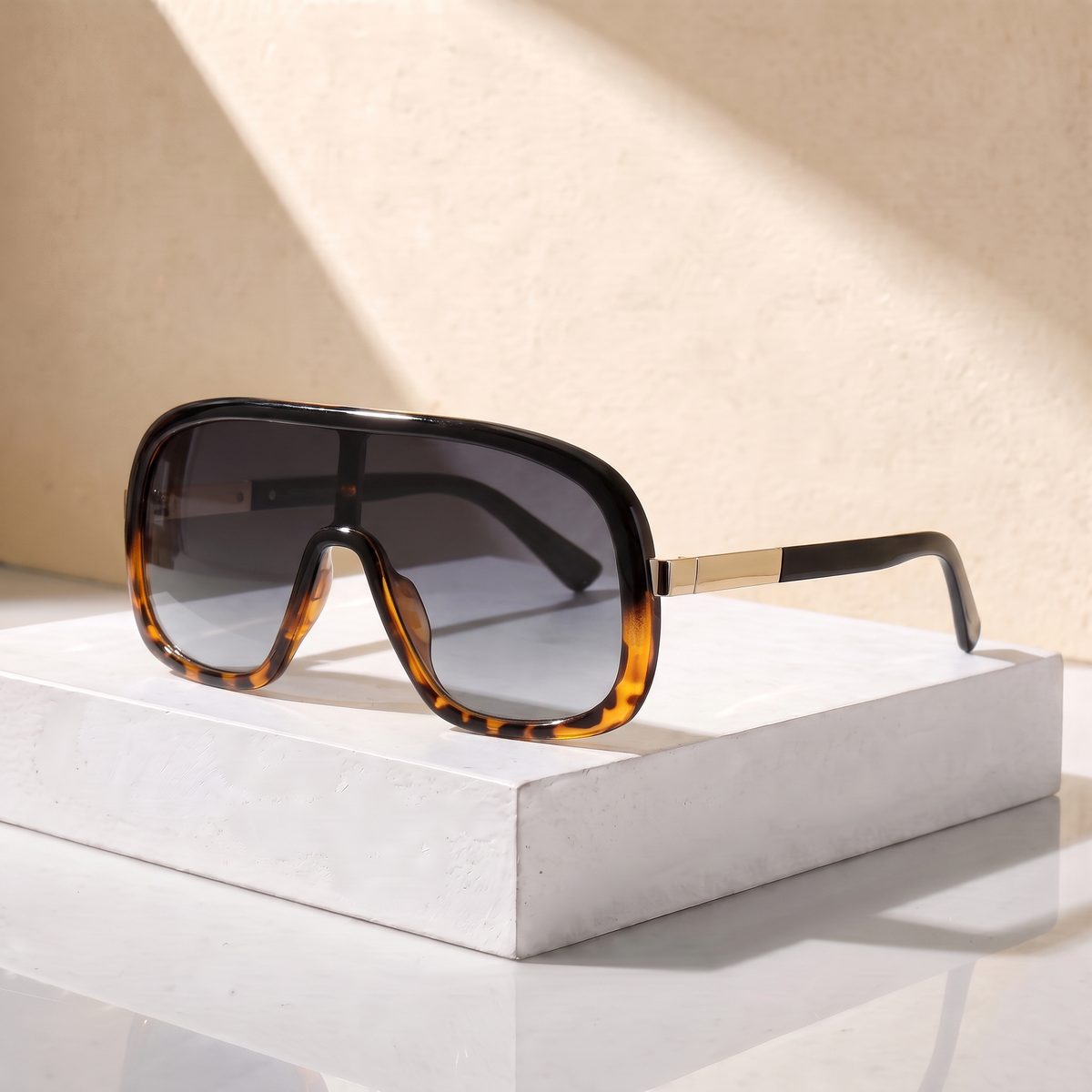 Aurelio Shades