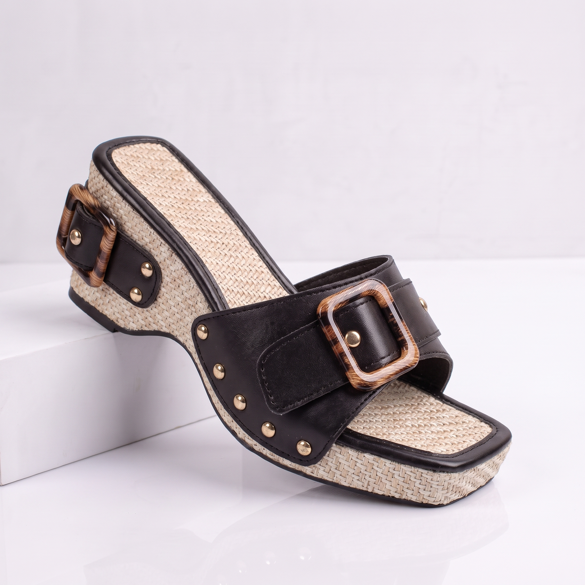 Solenne Wedges