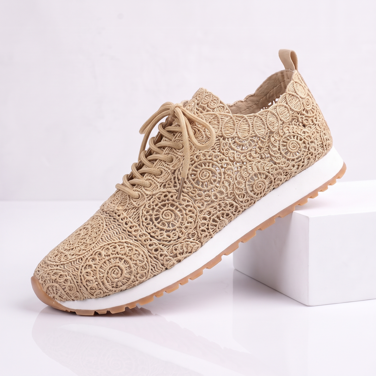 Amara Lace Runners