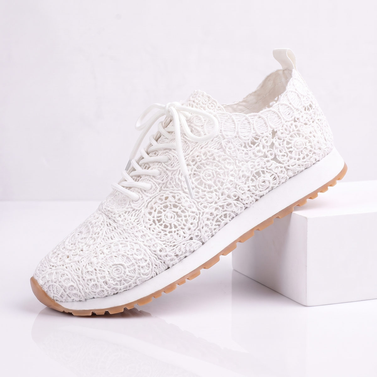 Amara Lace Runners