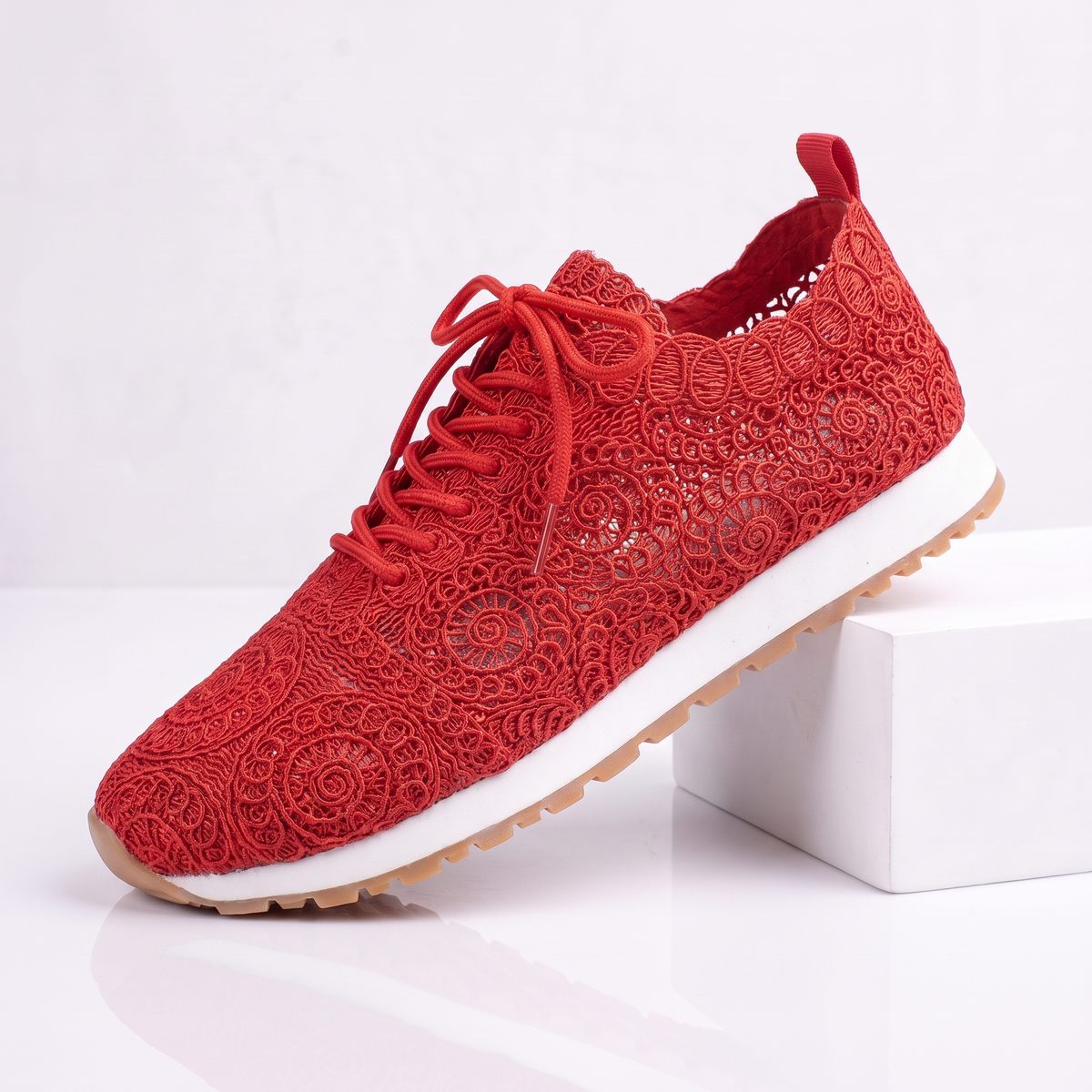Amara Lace Runners